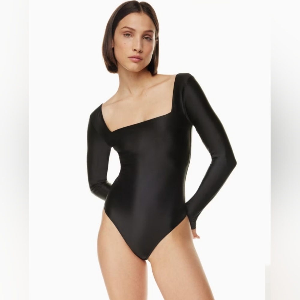 NEW!! Aritzia satinette longsleeved bodysuit